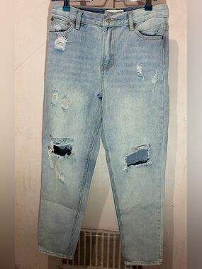 Ardene Light Wash Distressed Slim Straight Jeans